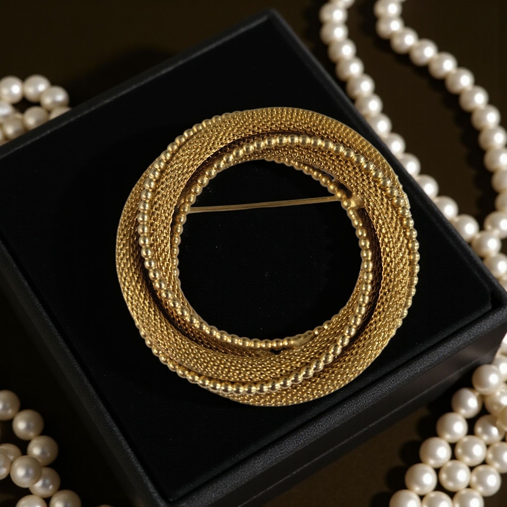 Vintage Twisted Gold Tone Circular Brooch Unisex